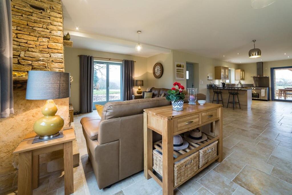 Luxury 3 Bed Home With Heated Swimming Pool Air Con And Boules Pitch Salignac-Eyvigues Екстериор снимка
